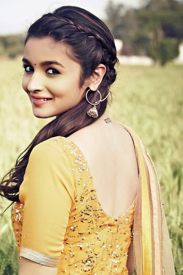 Alia Bhatt In Humpty Sharma Ki Dulhania screenshot #1 640x960