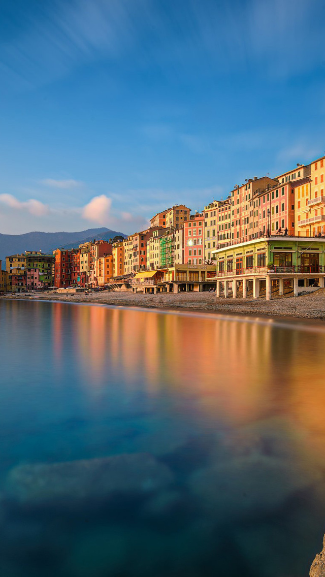 Fondo de pantalla Camogli City in Portofino 640x1136