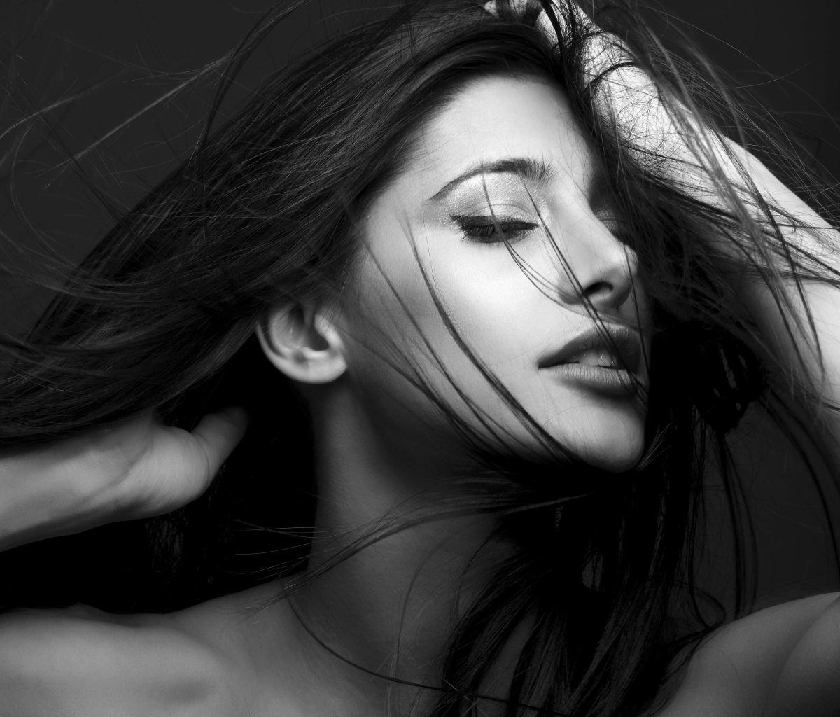 Sfondi Nargis Fakhri Black & White 1200x1024