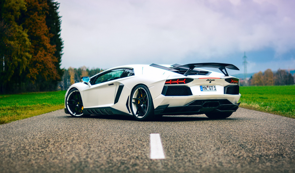 Fondo de pantalla Lamborghini Aventador 1024x600