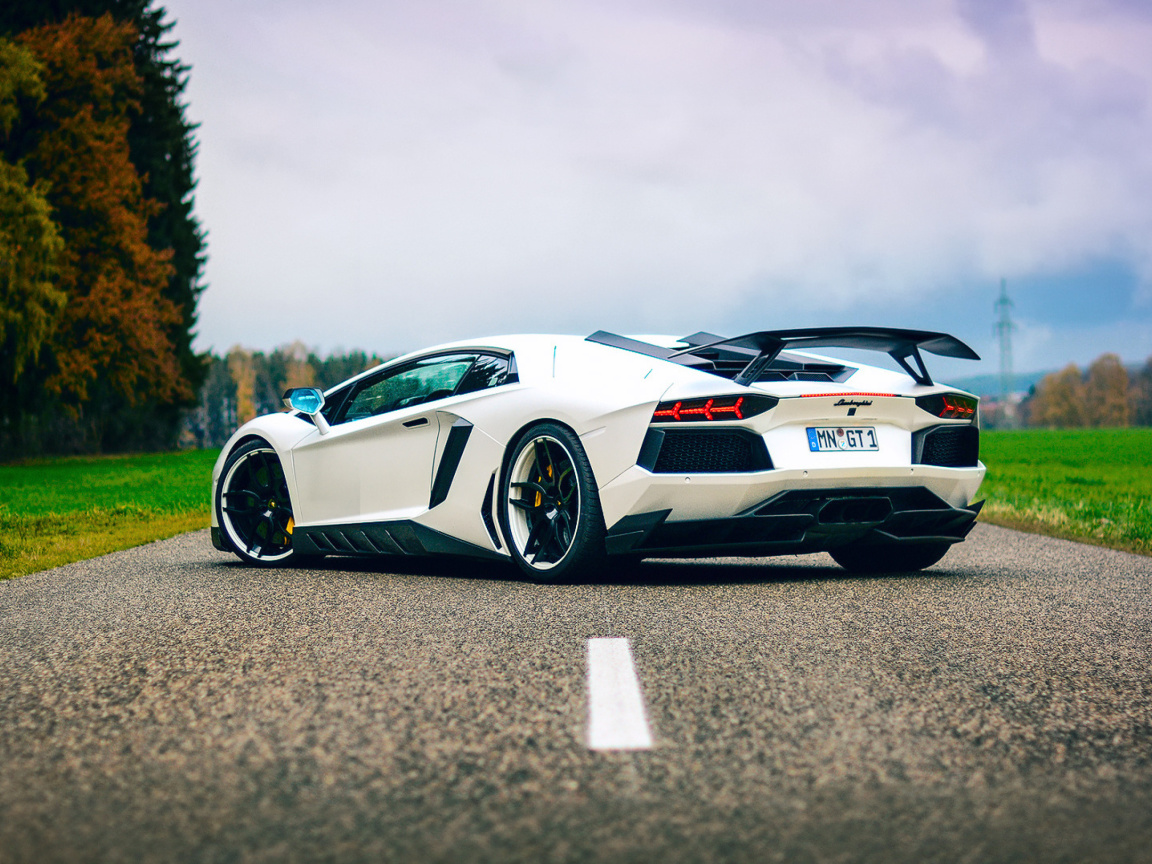 Lamborghini Aventador wallpaper 1152x864