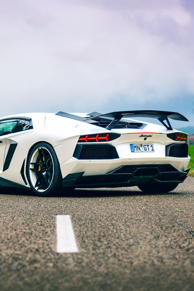 Lamborghini Aventador screenshot #1 640x960