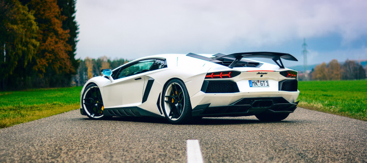 Fondo de pantalla Lamborghini Aventador 720x320