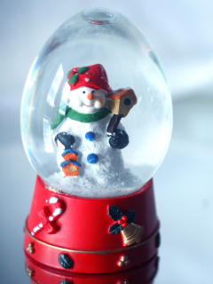 Fondo de pantalla Christmas Glass Ball 240x320