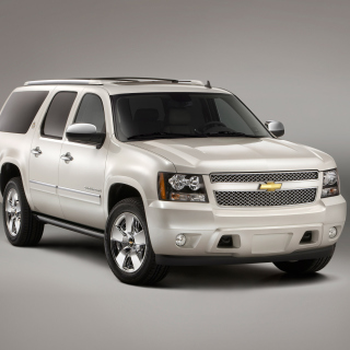 Chevrolet Suburban 2015 Large SUV sfondi gratuiti per 1024x1024