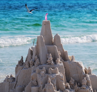 Sandcastles On Beach - Obrázkek zdarma pro 208x208