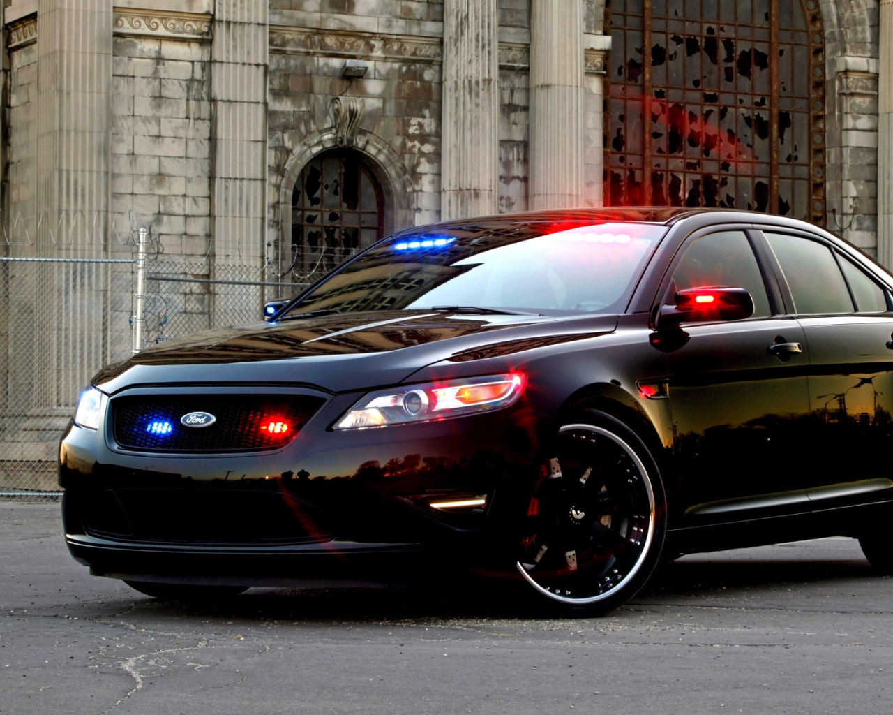 Screenshot №1 pro téma Ford Taurus Police Car 1280x1024
