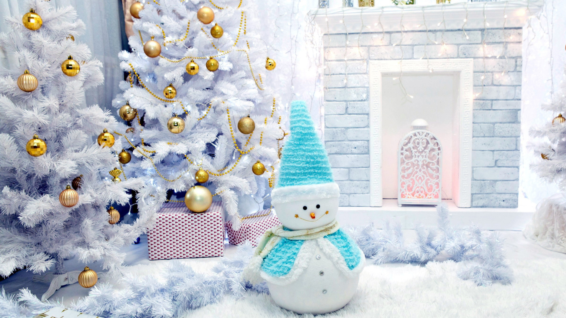 Обои Christmas Tree and Snowman 1920x1080