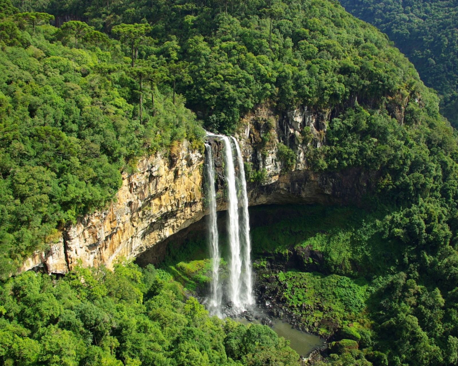 Sfondi Waterfalls 1600x1280