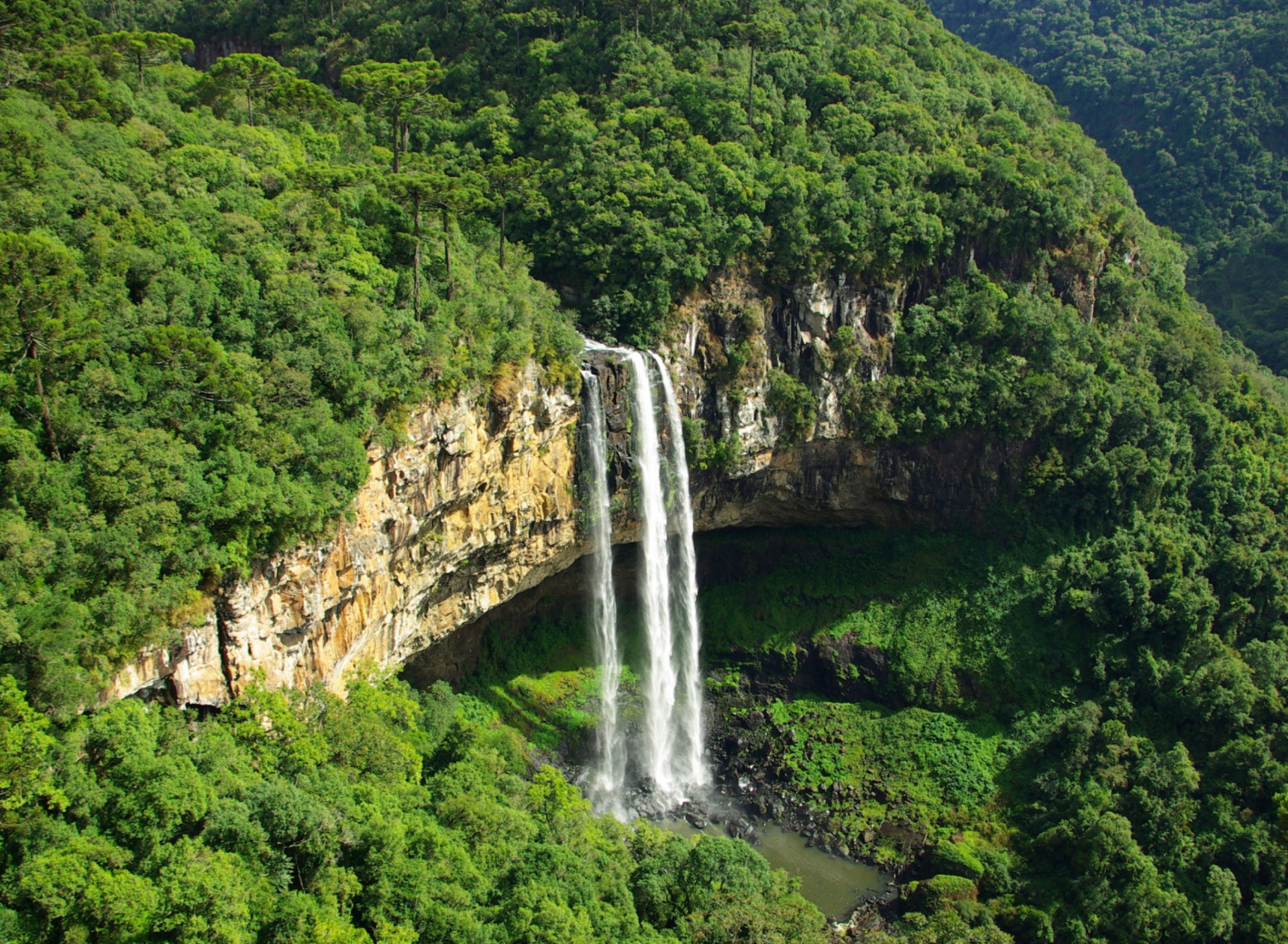 Fondo de pantalla Waterfalls 1920x1408