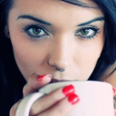 Fondo de pantalla Girl Drinking Coffee 128x128