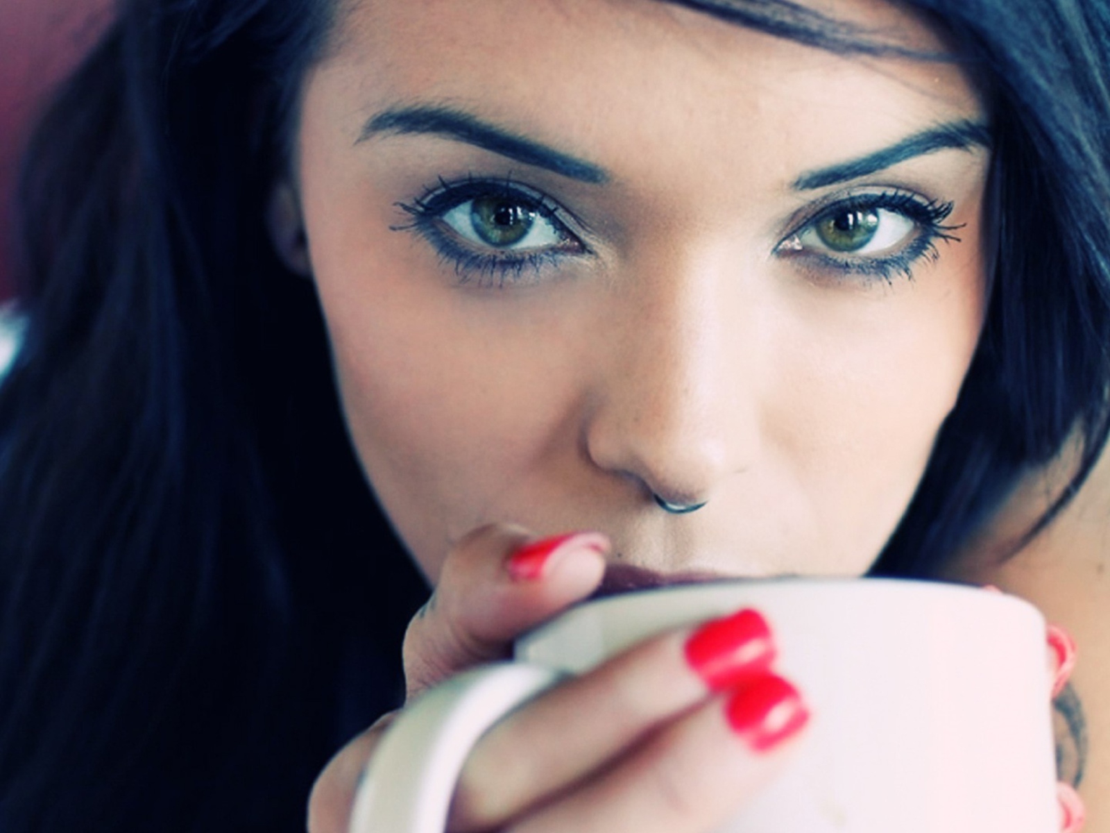 Girl Drinking Coffee wallpaper 1600x1200