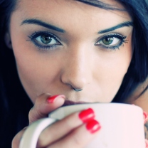 Das Girl Drinking Coffee Wallpaper 208x208