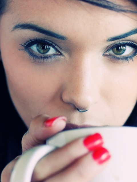 Sfondi Girl Drinking Coffee 480x640