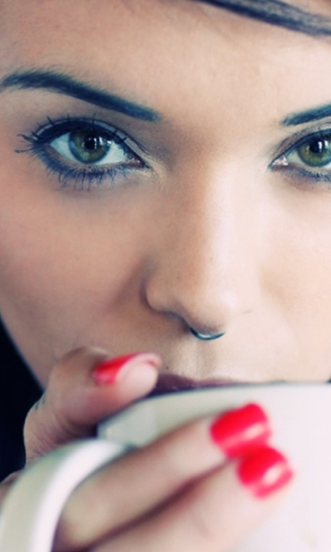 Girl Drinking Coffee screenshot #1 480x800