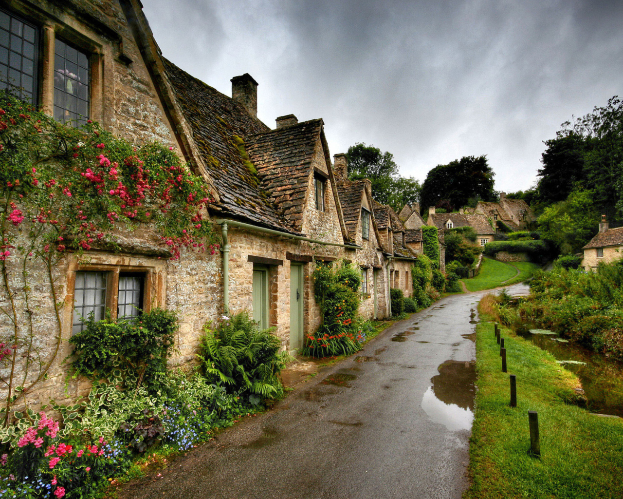 Sfondi Village In Europe 1280x1024