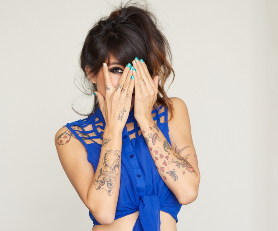 Girl With Tattoos wallpaper 960x800
