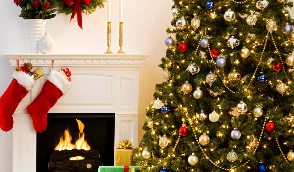 Das Holiday Fireplace Wallpaper 1024x600