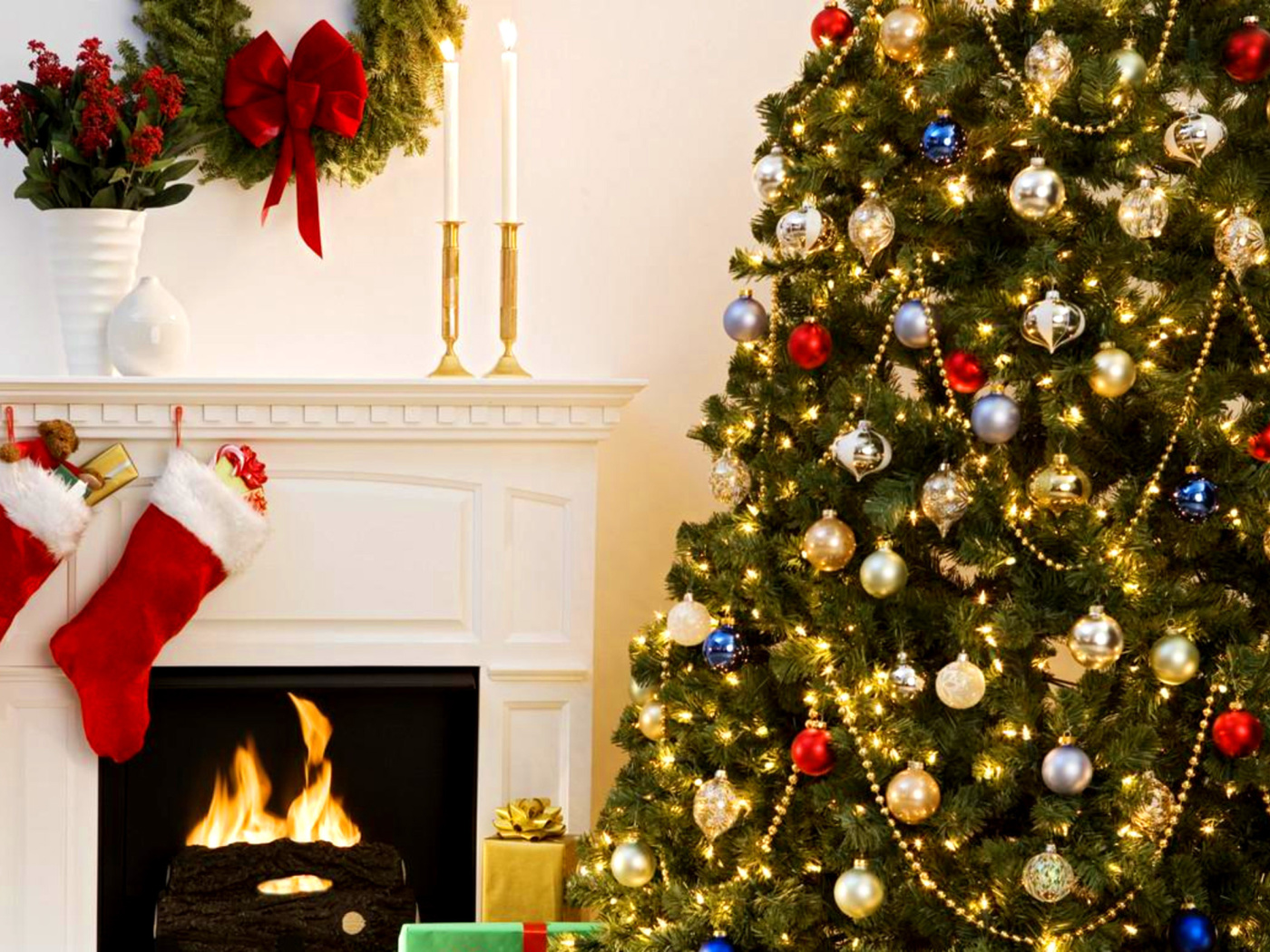 Das Holiday Fireplace Wallpaper 1400x1050