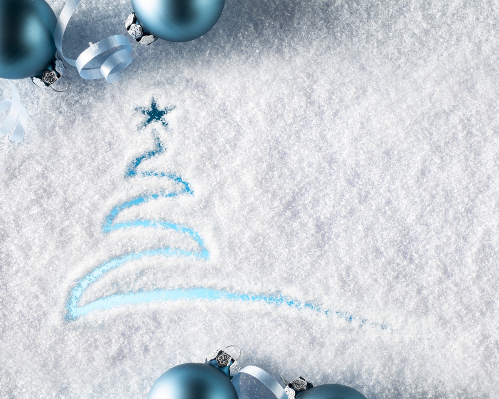 Fondo de pantalla Snowy Christmas Tree 1600x1280