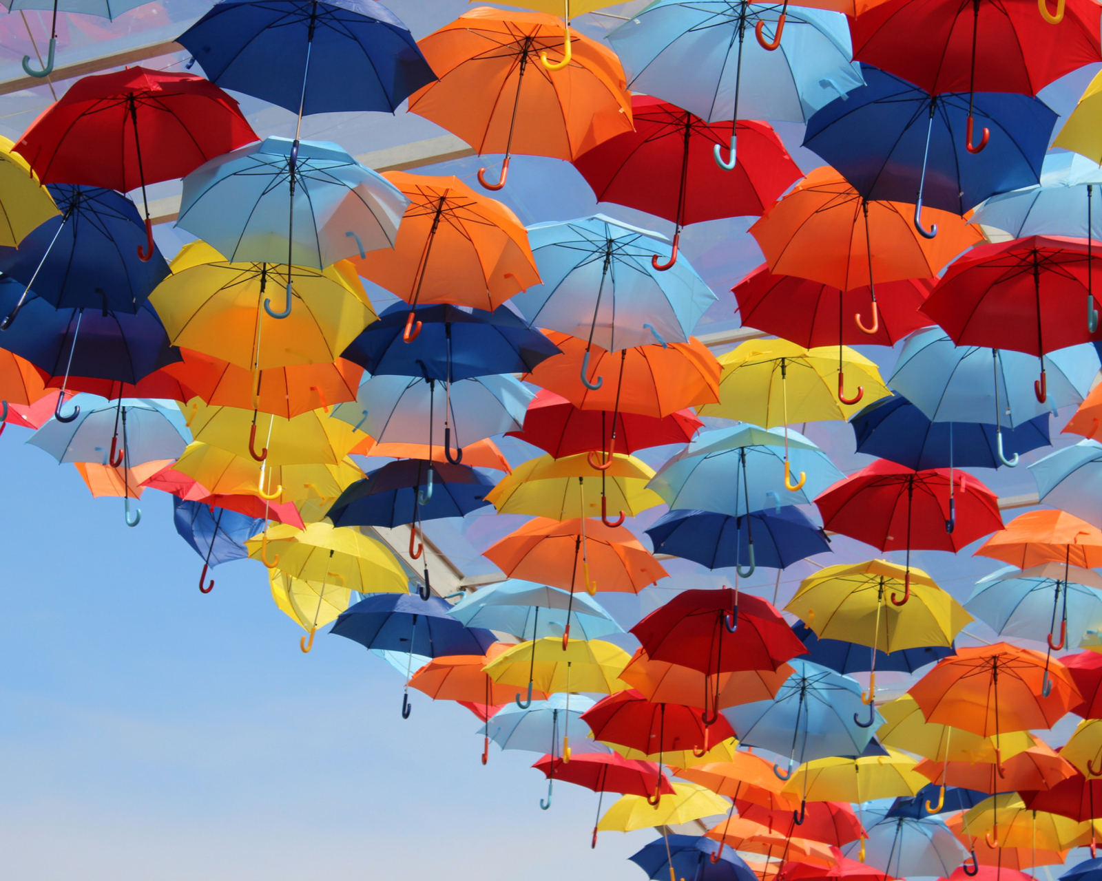 Umbrellas In Sky wallpaper 1600x1280