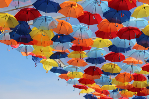 Обои Umbrellas In Sky 480x320
