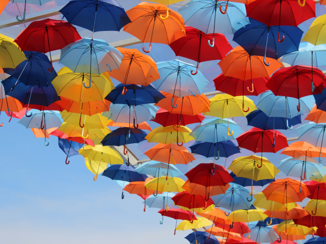 Fondo de pantalla Umbrellas In Sky 640x480