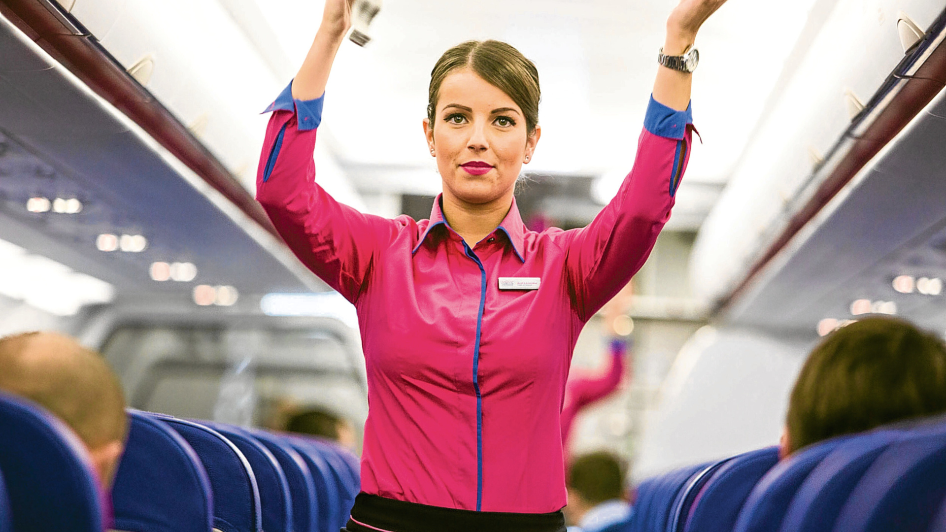 Das Wizzair flight attendant and cabin crew Wallpaper 1920x1080