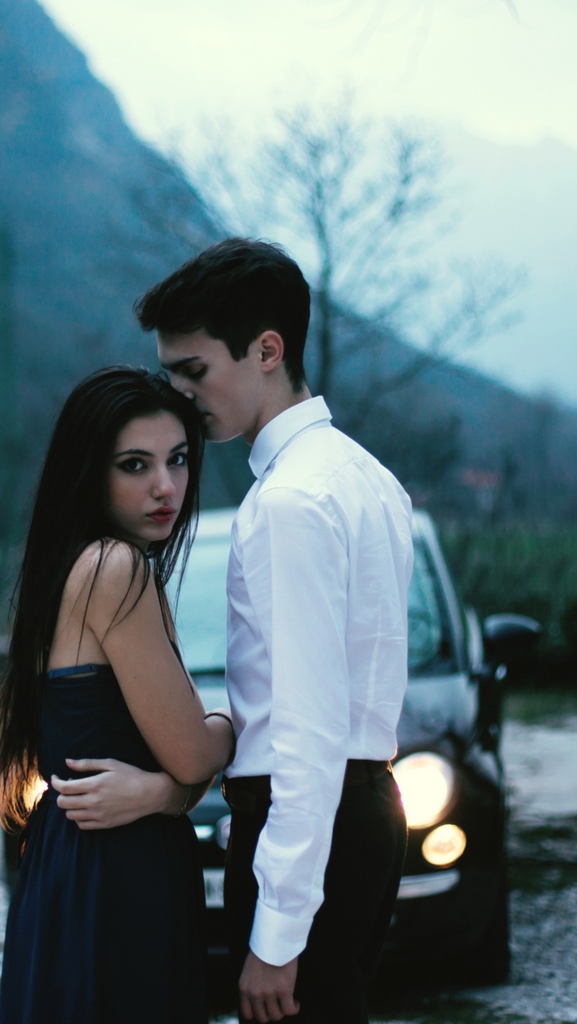 Das Couple In Front Of Car Wallpaper 640x1136