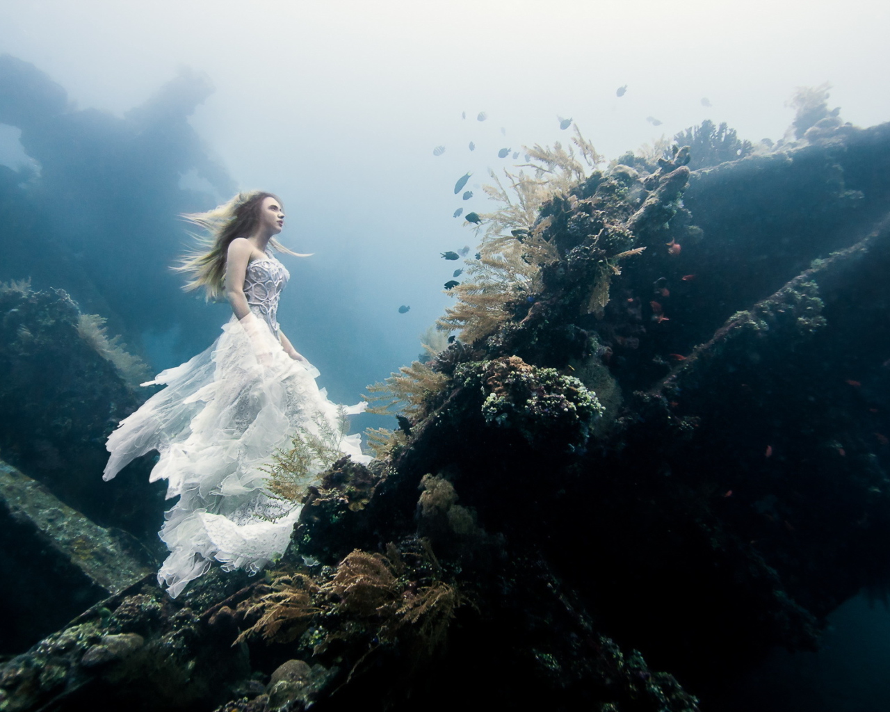 Underwater Princess wallpaper 1280x1024