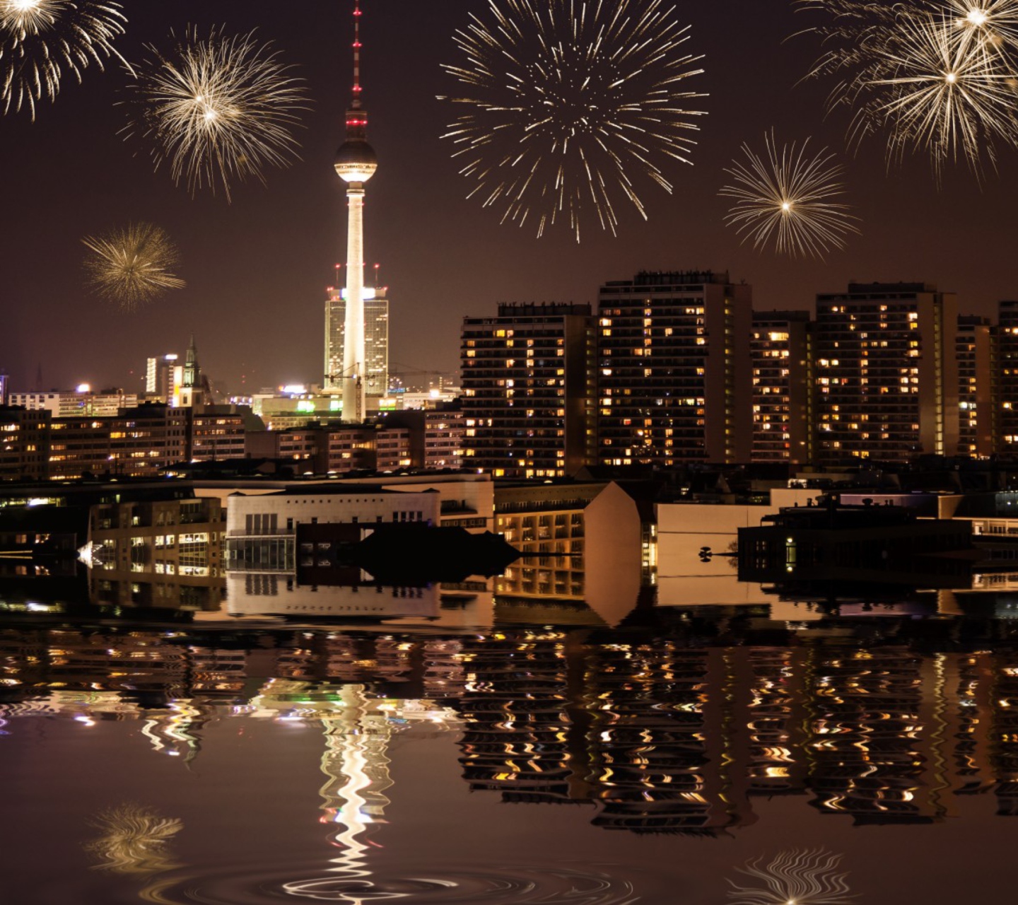 Screenshot №1 pro téma Fireworks In Berlin 1440x1280