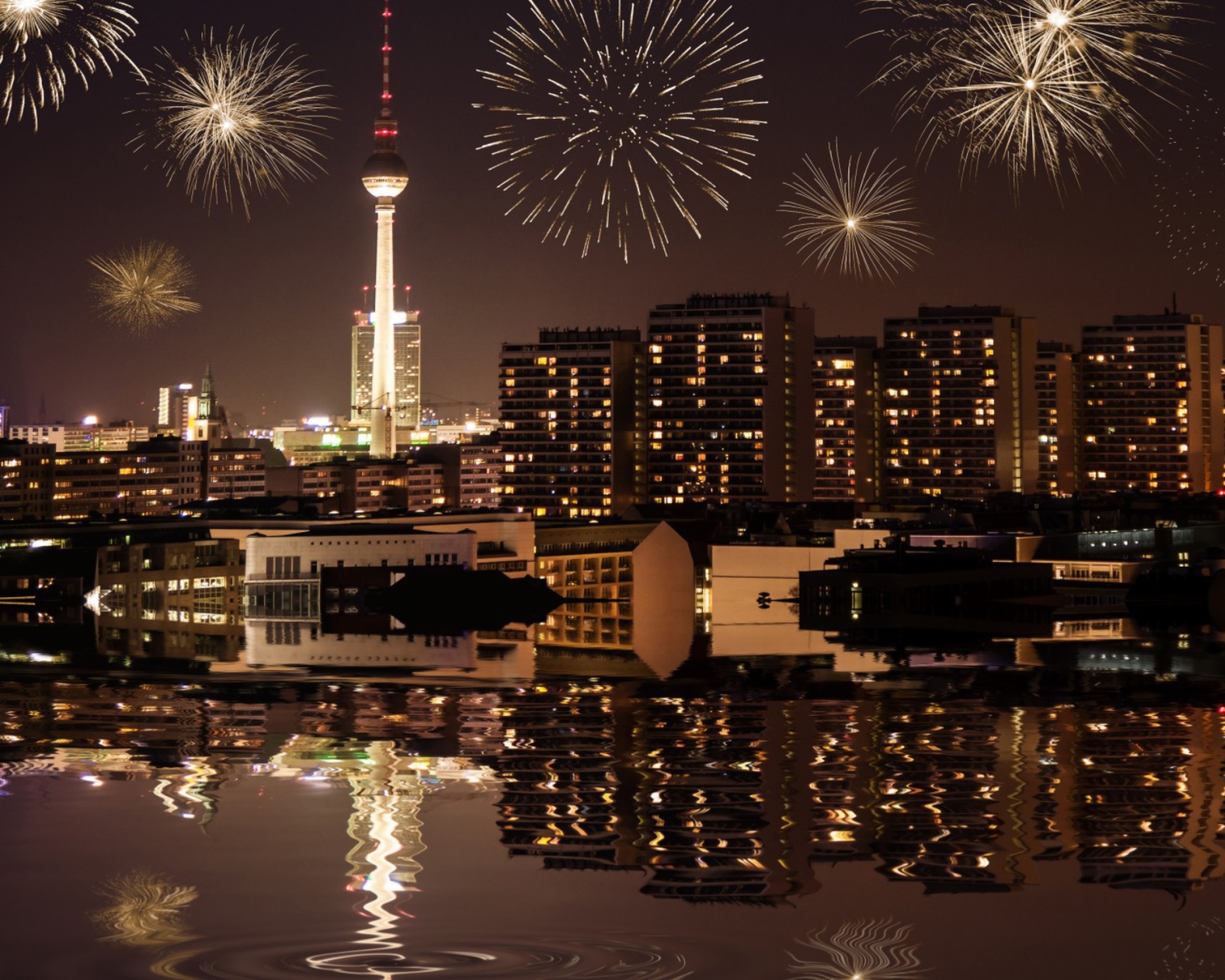 Fireworks In Berlin wallpaper 1600x1280