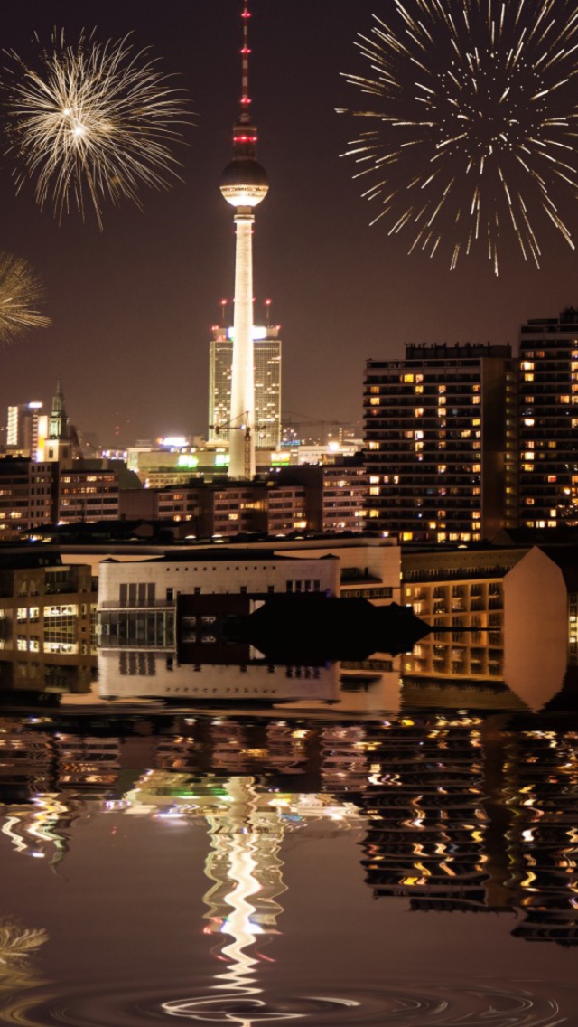 Обои Fireworks In Berlin 640x1136