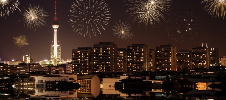 Das Fireworks In Berlin Wallpaper 720x320