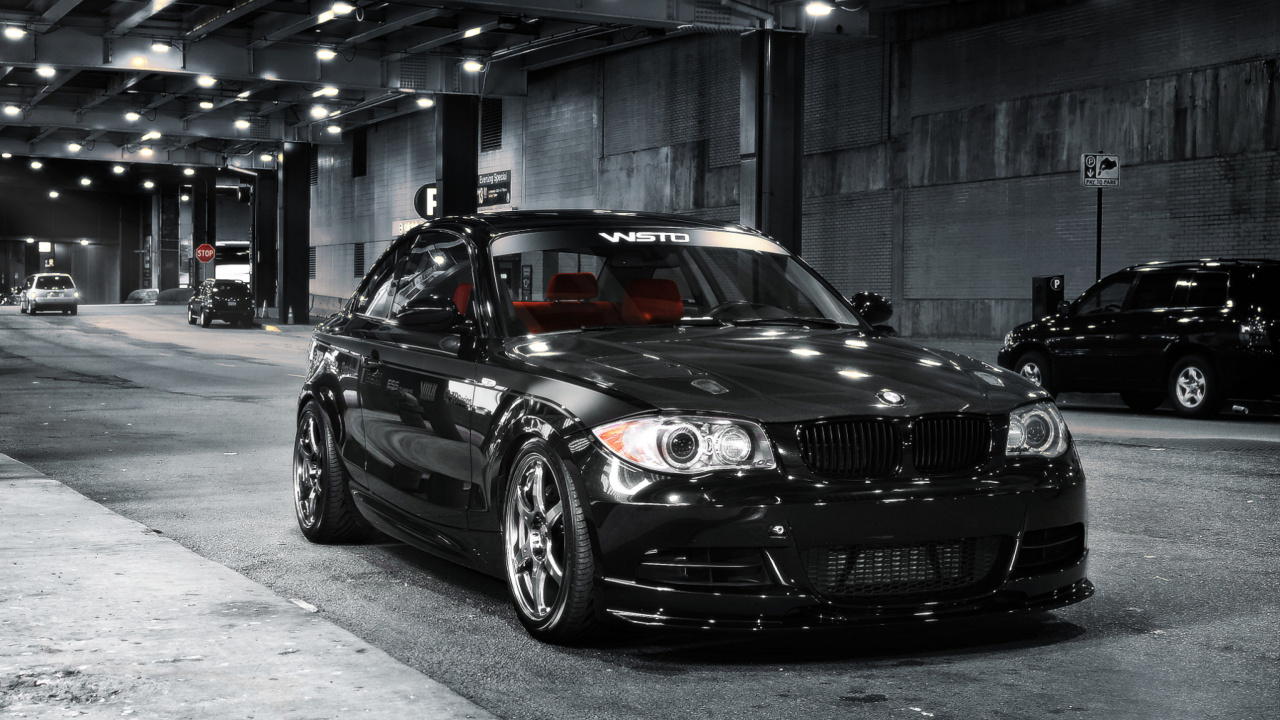 Sfondi BMW 135i Black Kit Tuning 1280x720