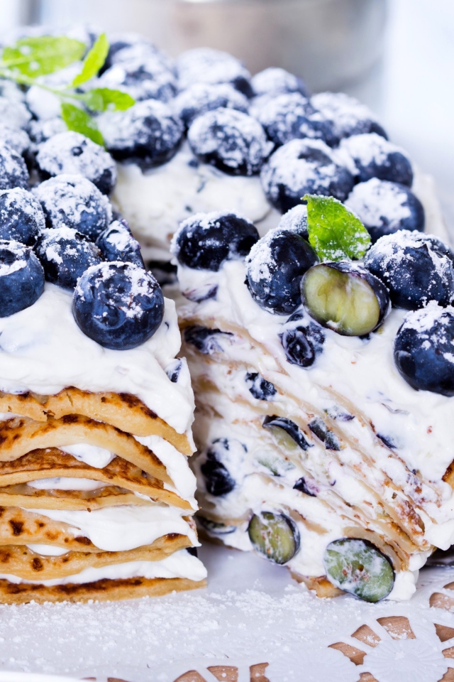 Das Blueberry And Cream Cake Wallpaper 640x960