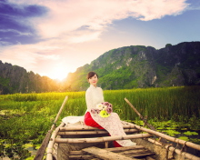Fondo de pantalla Beautiful Asian Girl With Flowers Bouquet Sitting In Boat 220x176