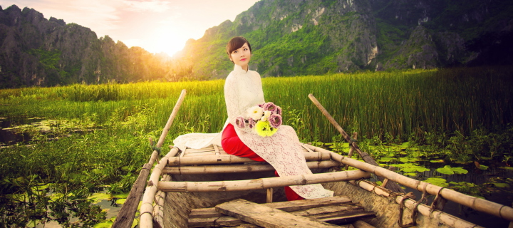 Sfondi Beautiful Asian Girl With Flowers Bouquet Sitting In Boat 720x320