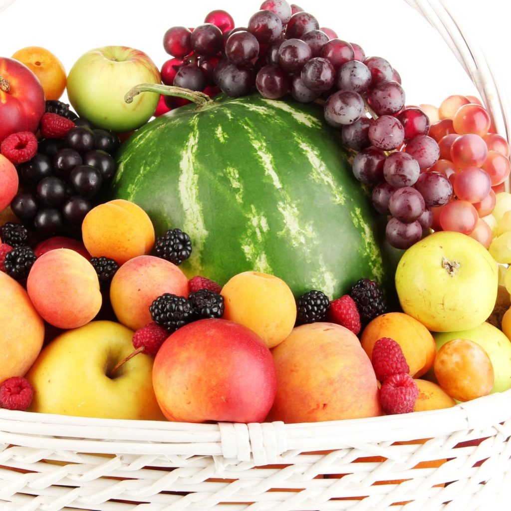 Fondo de pantalla Berries And Fruits In Basket 1024x1024