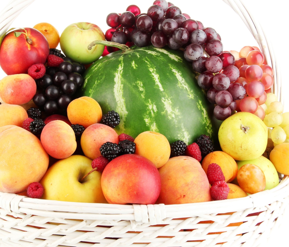 Обои Berries And Fruits In Basket 1200x1024