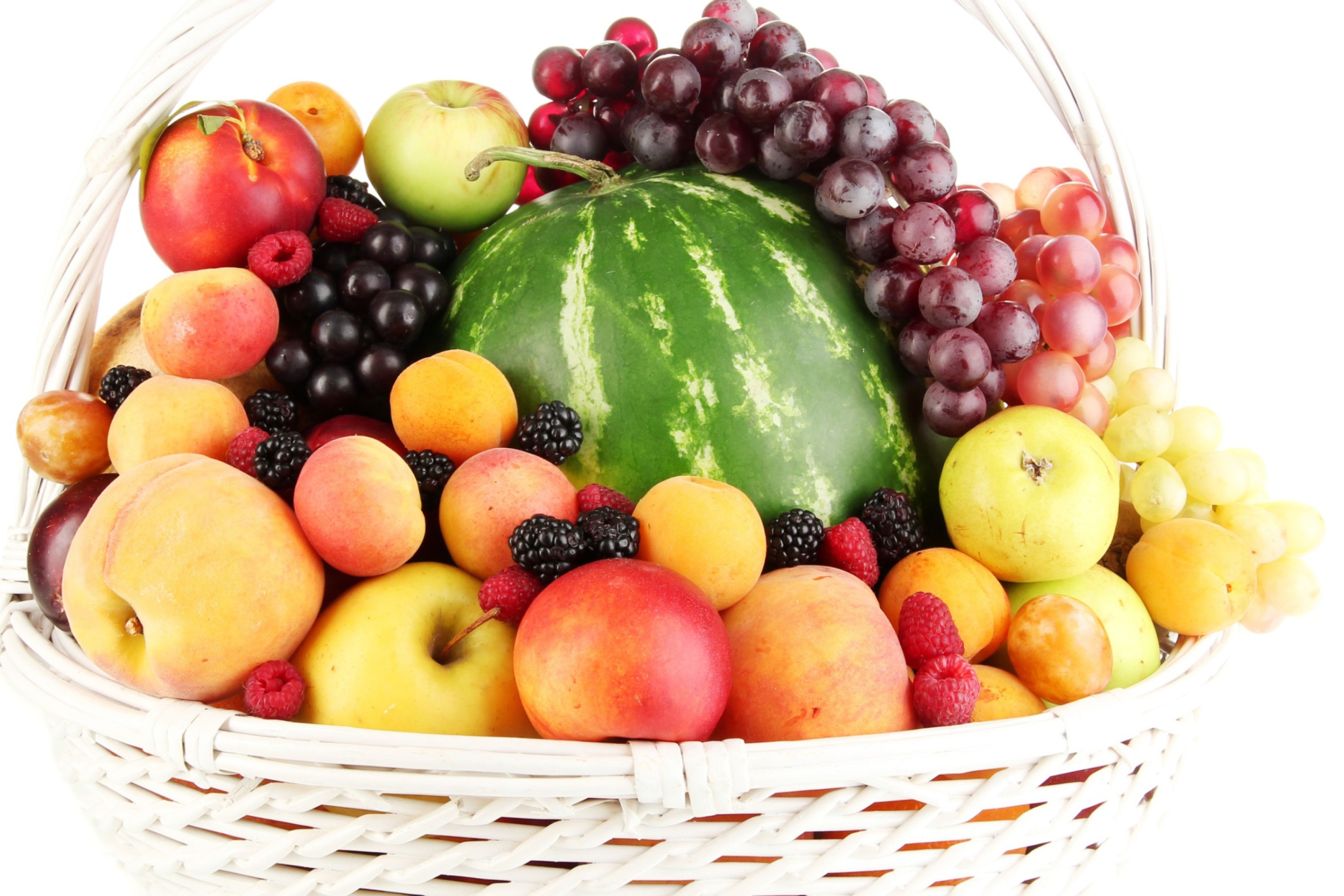 Fondo de pantalla Berries And Fruits In Basket 2880x1920