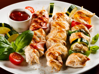 Screenshot №1 pro téma Chicken Skewers as Kebab with Sauce 320x240