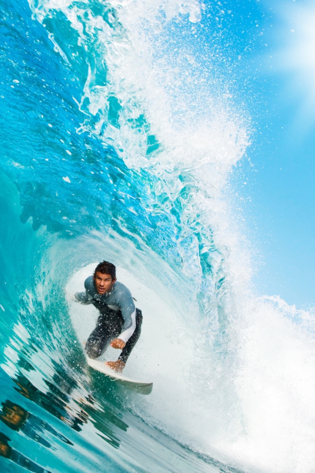 Extreme Surfing wallpaper 640x960