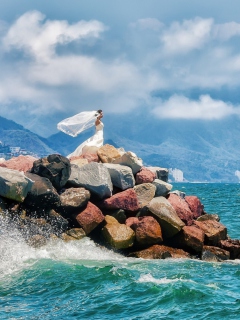 Das Bride On Sea Coast Wallpaper 240x320