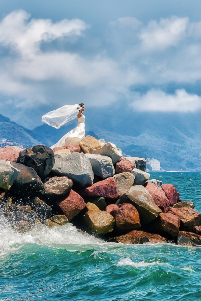 Bride On Sea Coast wallpaper 640x960
