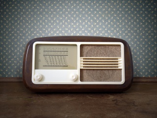 Retro Radio in Museum wallpaper 320x240