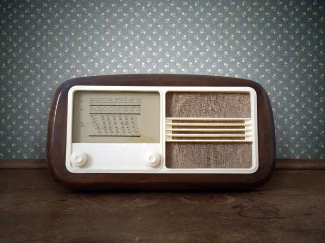 Das Retro Radio in Museum Wallpaper 640x480