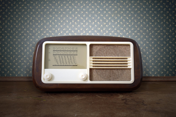 Das Retro Radio in Museum Wallpaper