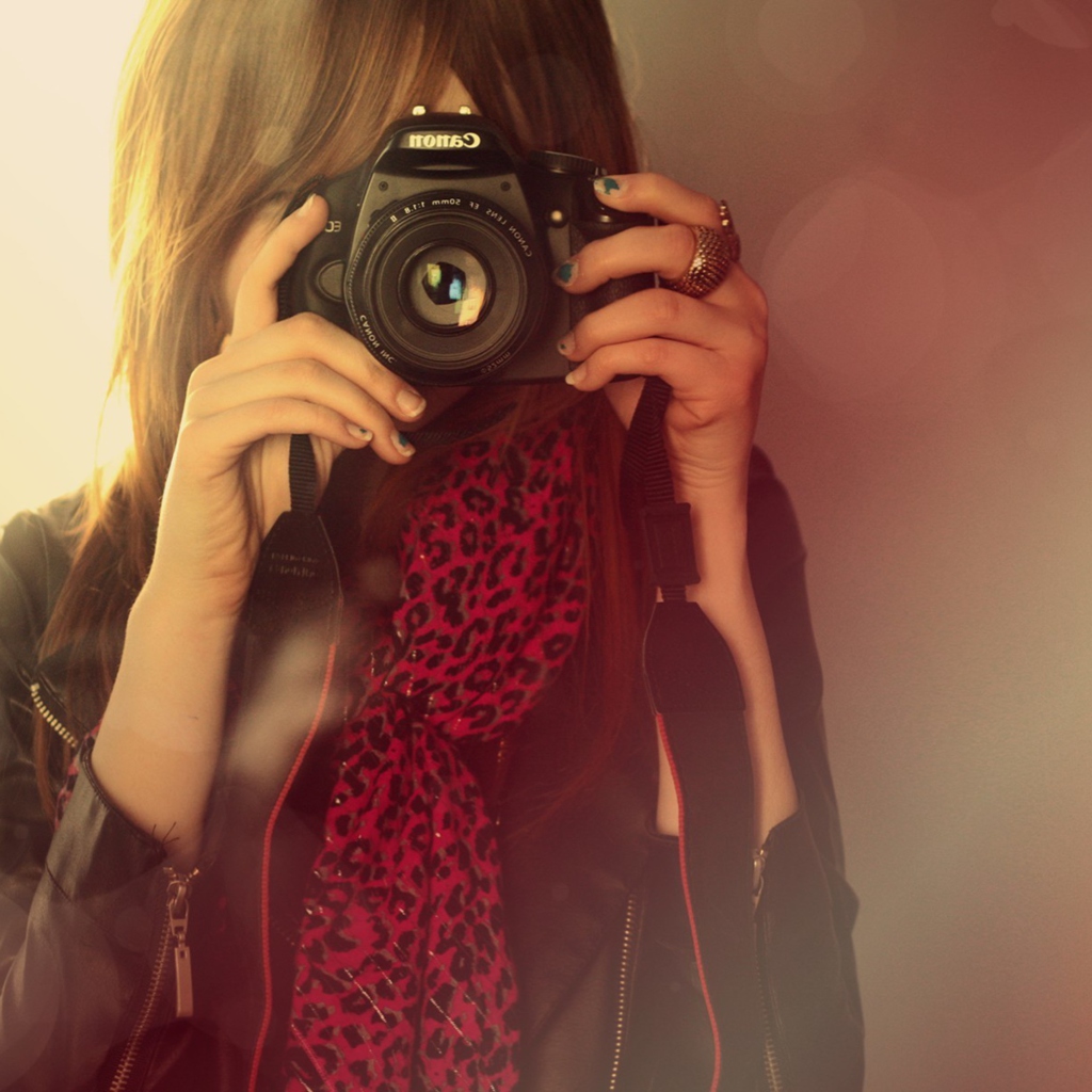 Sfondi Girl With Canon Camera 1024x1024