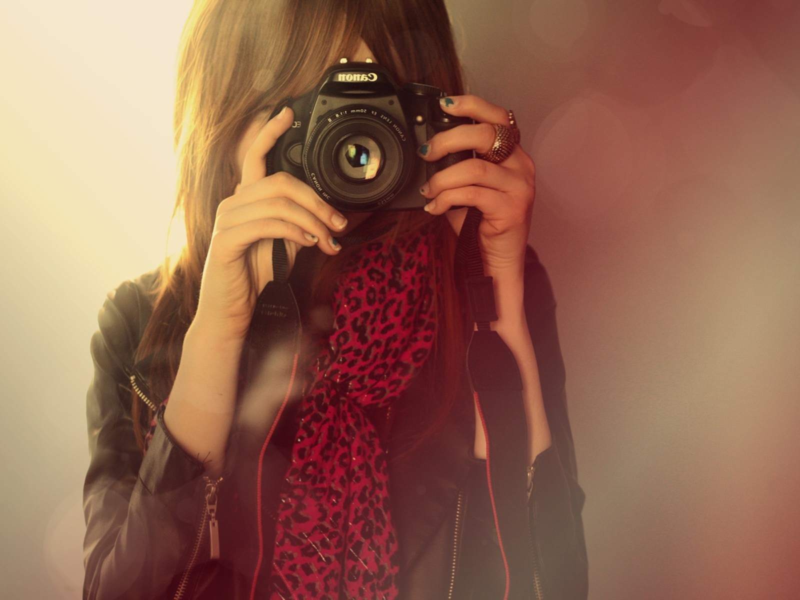 Обои Girl With Canon Camera 1600x1200